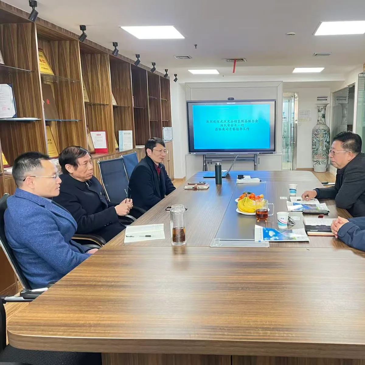 武汉光谷创客服务联合会 汤民安会长一行莅临我司考察指导工作